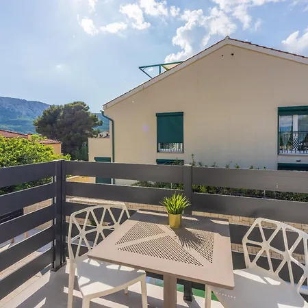 Case de vacanță House With A Swimming Pool Baska, Krk - 21537 Baška